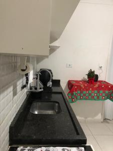 Aproveite o mês de JANEIRO, neste aconchegante 01 dormitório Duplex - Decorado para receber 05 pessoas