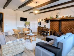 Maison de Charme à Domeyrat: Jardin, Balades, Confort et Animations Culturelles - FR-1-582-334