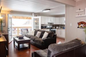 Waterfront Retreat on Main St