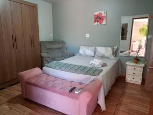 Quarto privativo com varanda gourmet na Vila Carimã