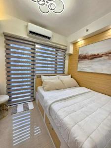 Elegant MOA Condo at Shore Residence near the Bay