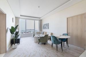 Free housekeeping visits during your stay - StayShort - Palm Jumeirah Getaway for 2 with Sea View