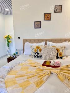 Lifeline Villas - Wonderment Luxurious Valley Touch 5Bhk Villa With Infinity Pool Close to Strawberry farms