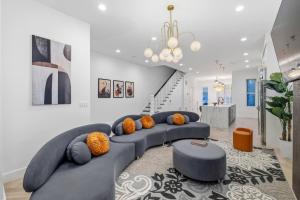 The Gilded Manor by RedHill Stays - Luxury Mansion at Dupont Circle, Garage Parking, Private Cooking Service