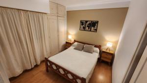 Hermosos Departamentos en Mar del Plata en el Centro La Perla a 2 cuadras de la playa, costa y peatonal, uno con balcón y vista al mar y otro interno