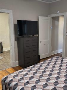 Beautiful 1King 1Ba APT in treasured Belhaven