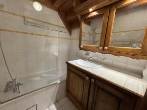 Appartement 5 pièces - Piscine et Spa, Capacité 8 pers. - FR-1-836-60