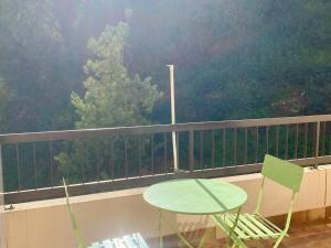 Studio Ensoleillé avec Balcon et WIFI à Amélie-les-Bains - FR-1-703-220