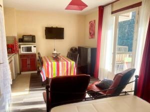 Studio Ensoleillé avec Balcon et WIFI à Amélie-les-Bains - FR-1-703-220