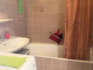 Studio Ensoleillé avec Balcon et WIFI à Amélie-les-Bains - FR-1-703-220