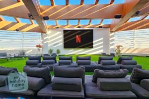 Luxury-Modern Apt with Theatre-Games-Pool-Gym