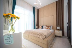 Luxury-Modern Apt with Theatre-Games-Pool-Gym