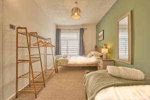 Cosy 2BR Cottage Steps to Town & Peak District