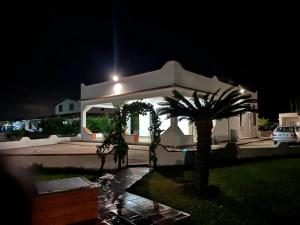 Charming House in Fontane Bianche with Private Garden