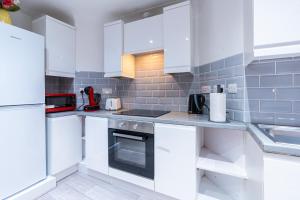 3 BR 3BA Kensington Stay by Plotseeker Sleeps 8