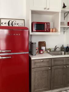 Boston cozy studio walk to train and buses in good neighborhood