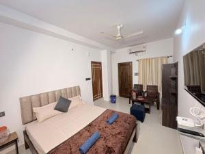 2 Bedrooms AC Homestay call 8O882-37972