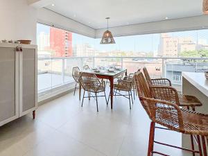 Apto Enseada Guarujá com Terraço Gourmet a 5 minutos da praia