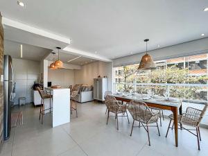 Apto Enseada Guarujá com Terraço Gourmet a 5 minutos da praia