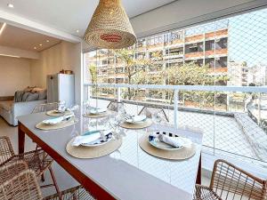 Apto Enseada Guarujá com Terraço Gourmet a 5 minutos da praia