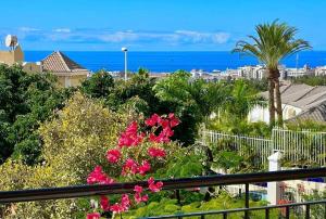Sunny terrace & pool