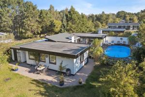 Holiday Home With Pool, Terraces, Near Beach