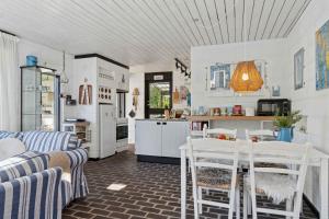 Holiday Home With Pool, Terraces, Near Beach