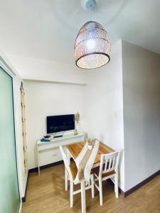 Den and Then City View, Karaoke, Private Balcony