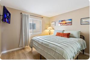 Hidden Gem 3Bed 3Ba Retreat Jacuzzi AC Balconies