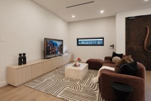 Luxe 3-bedroom Townhouse in Miranda underground parking