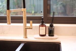 Luxe 3-bedroom Townhouse in Miranda underground parking