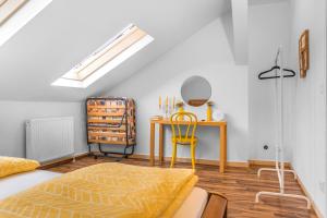 Stylish 2BR Apartment with Balcony in City Center