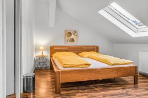 Stylish 2BR Apartment with Balcony in City Center