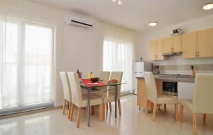 2 Bedroom Stunning Apartment In Nin