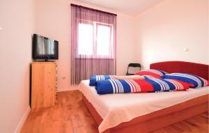 Cozy Apartment In Nin With Outdoor Swimming Pool