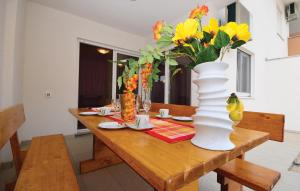 2 Bedroom Awesome Apartment In Nin