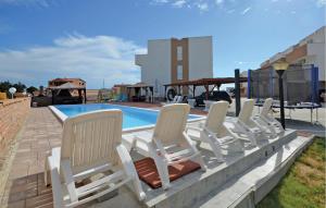 Beautiful Apartment In Nin With Swimming Pool