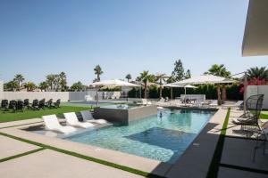 Gold @ Elemento49 Pool Pickleball Sleeps 18