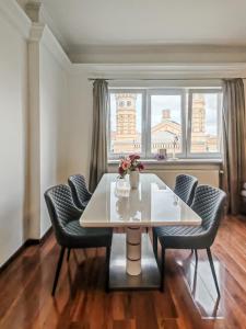 Synagogue view luxury suite free parking upon reservation