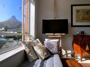 UNIQUE LUXE ARTS LOFT by Sea - Beach Block - Mountain Views