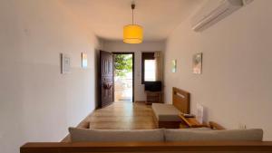 Alekos Beach Houses-Waters Edge