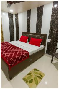 Dori Bazar Road Hotel Saurav Premium Palace Near Yamuna River - Shri Dwarkadhish Temple - Free Wi-Fi-Restaurant Car Parking facilities - Room Service ree Wifi # Free Wifi - Fully Air conditioning Room - Best Budget Hotel In Mathura