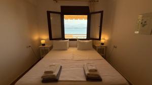 Alekos Beach Houses-Waters Edge