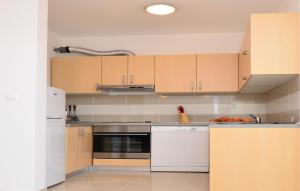 Lovely Apartment In Nin With Swimming Pool