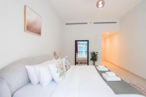 Nivis find- Bay square -1 BHK