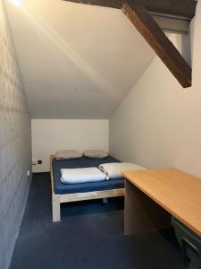 Lanzo Hostel 48