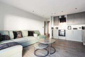 Modern High Rise Two Bed Apartment Central Croydon