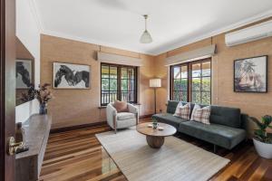 Westend Studio - Cozy King Stay on 5 Acres