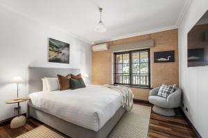 Westend Studio - Cozy King Stay on 5 Acres