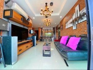 Modern Hip Huahin Pool Villa Rocky